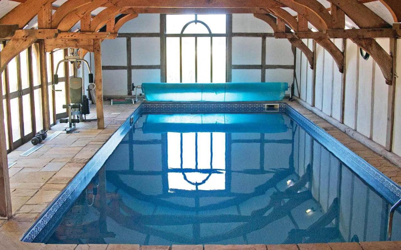 The Old Mill Barn With Hot Tub And Private Use Of Heated Pool Villa Wirral Eksteriør bilde