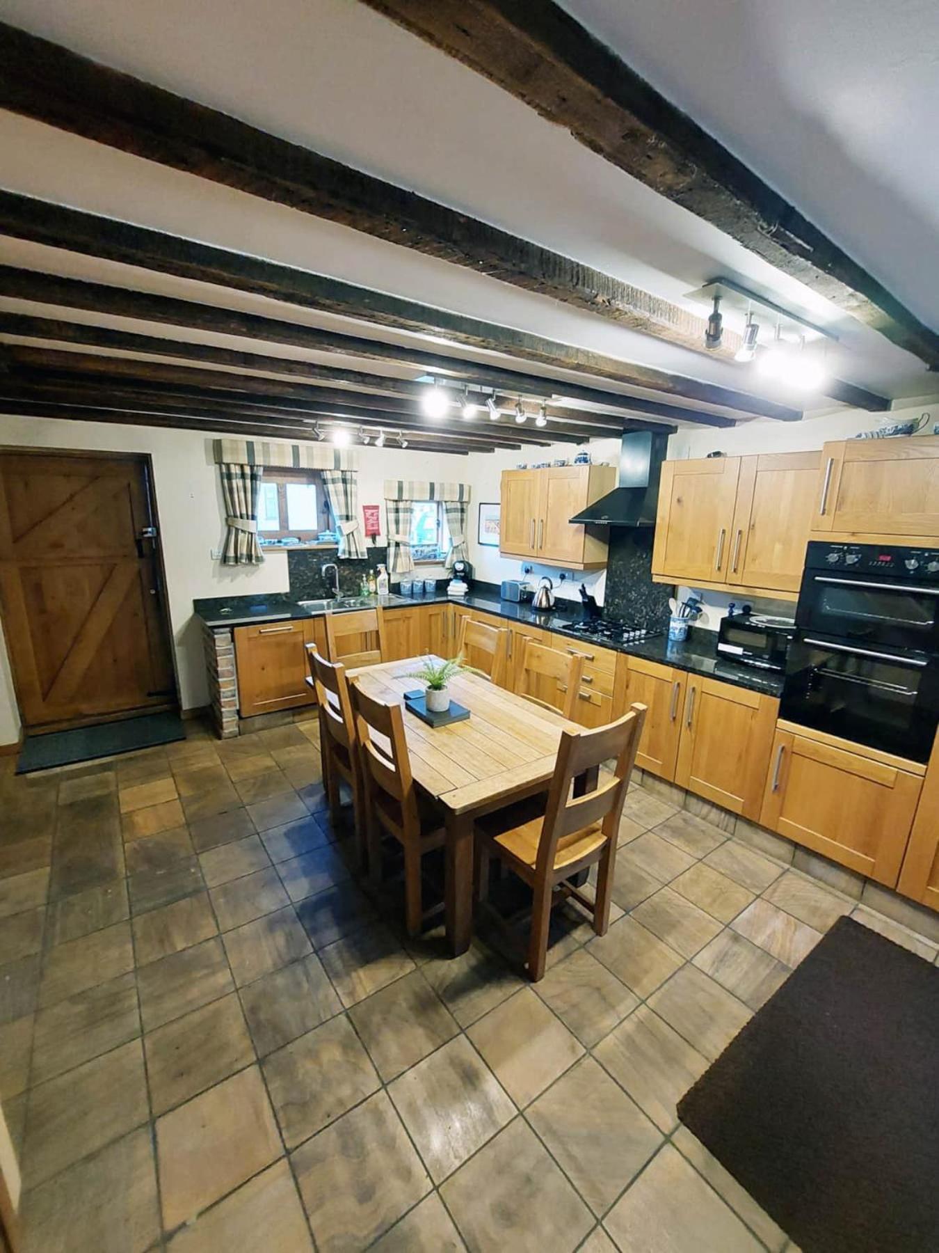 The Old Mill Barn With Hot Tub And Private Use Of Heated Pool Villa Wirral Eksteriør bilde