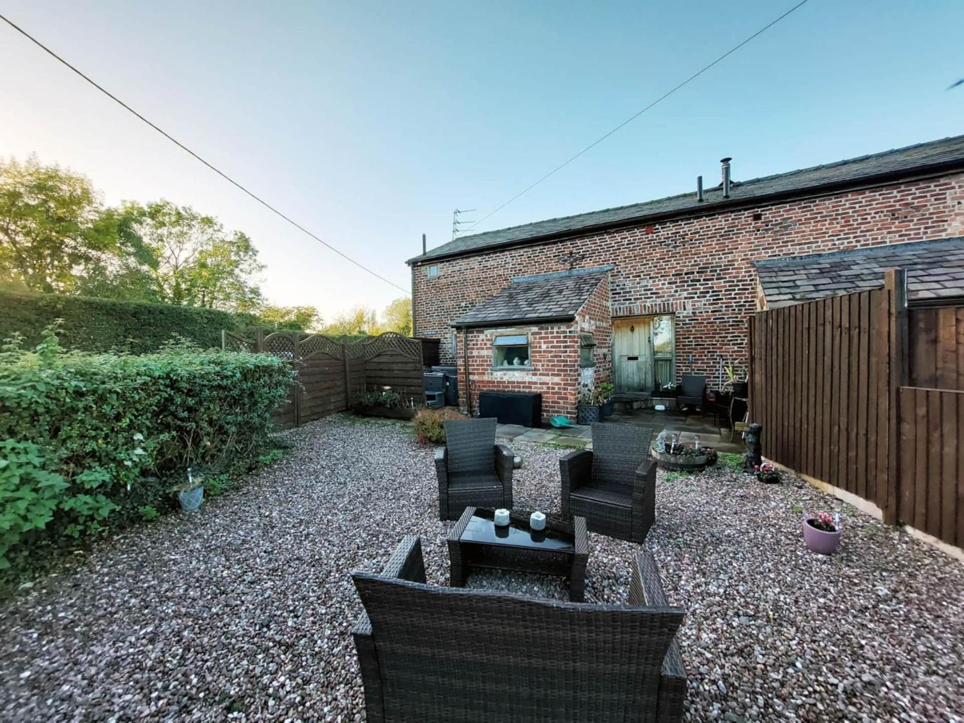 The Old Mill Barn With Hot Tub And Private Use Of Heated Pool Villa Wirral Eksteriør bilde
