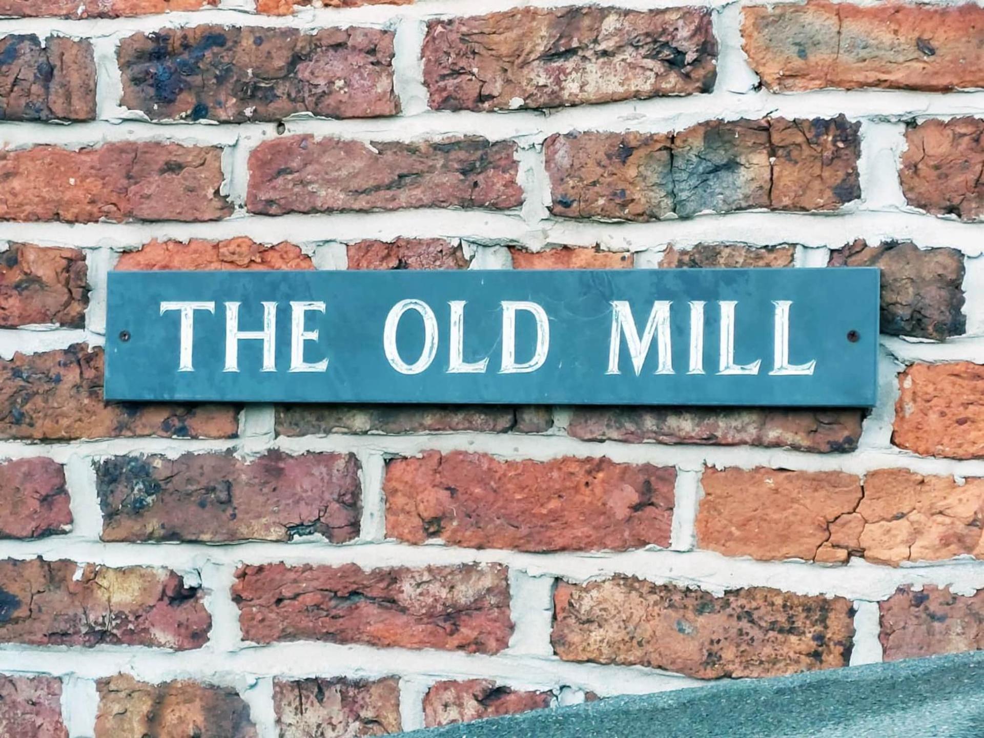 The Old Mill Barn With Hot Tub And Private Use Of Heated Pool Villa Wirral Eksteriør bilde
